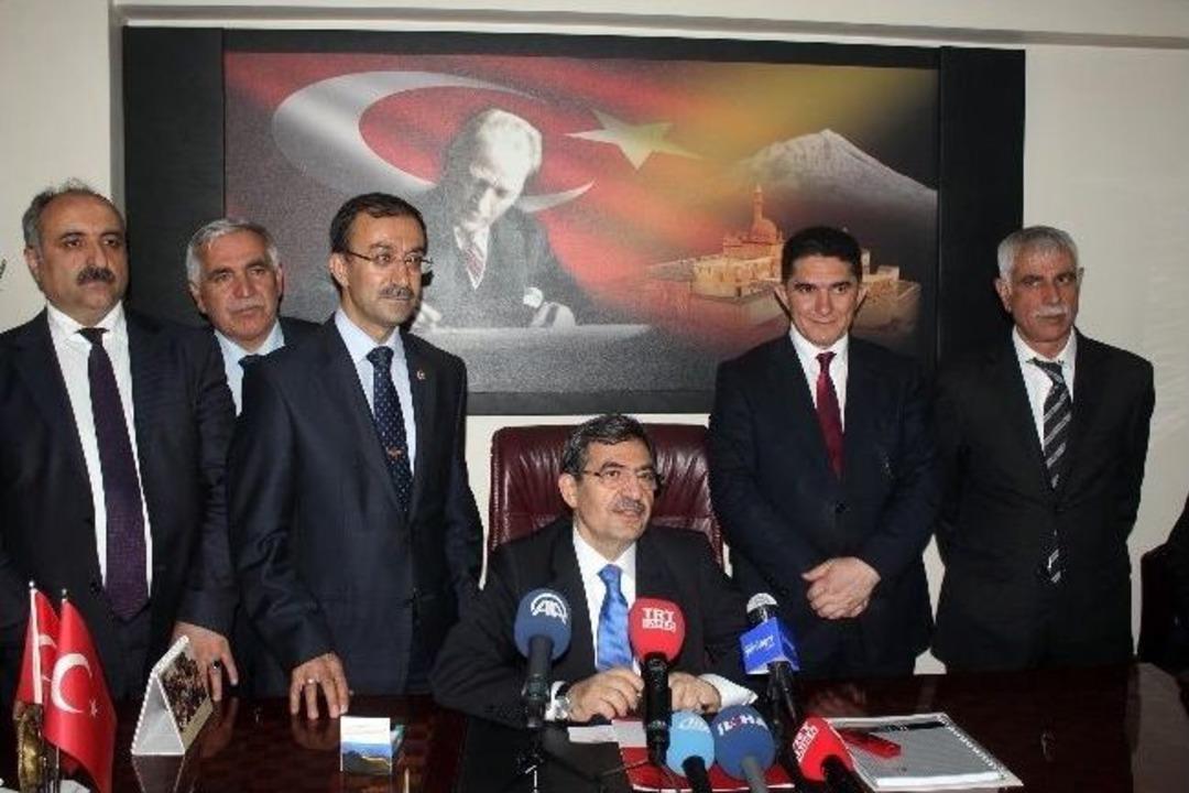 Bakan G&uuml;ll&uuml;ce&rsquo;den Agc&rsquo;ye Ziyaret