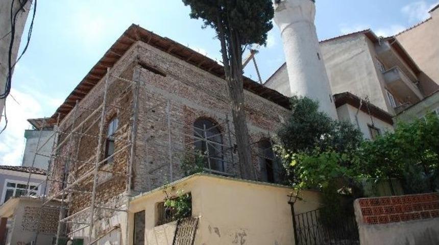 Depremde Evleri Yıkılanlara Çadır Dağıtıldı