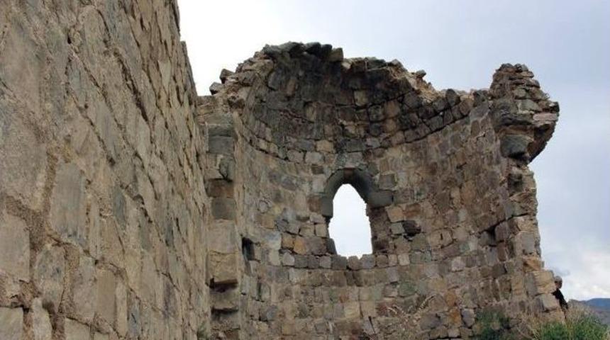 Define Avcıları Tarihi Kiliseyi Harabeye &Ccedil;evirdi