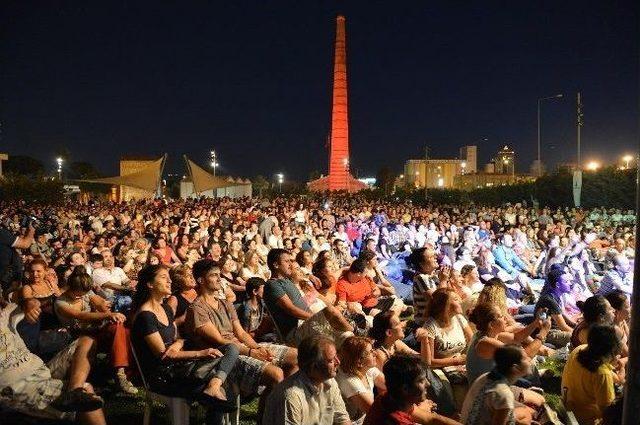 İzmir'in “çimde Müzik Keyfi