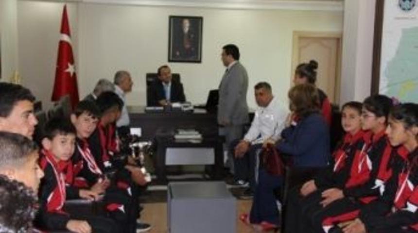 Kaymakam İşitme Engelli &Ouml;ğrencileri Kabul Etti