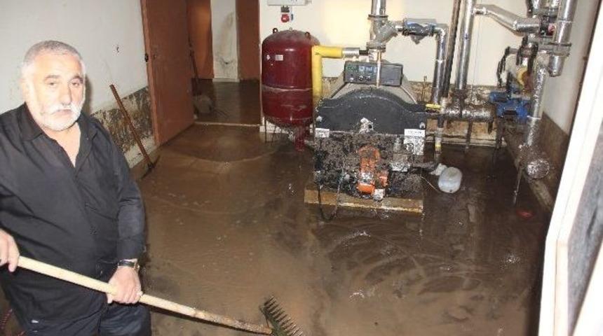 Erzurum'da Sağanak Yağış Bodrum Katlarını Vurdu