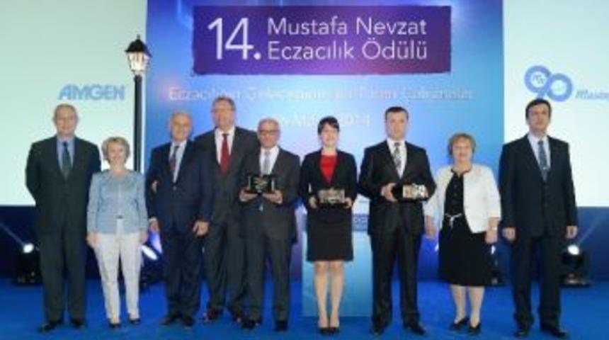 Mustafa Nevzat Eczacılık &Ouml;d&uuml;lleri Sahiplerini Buldu