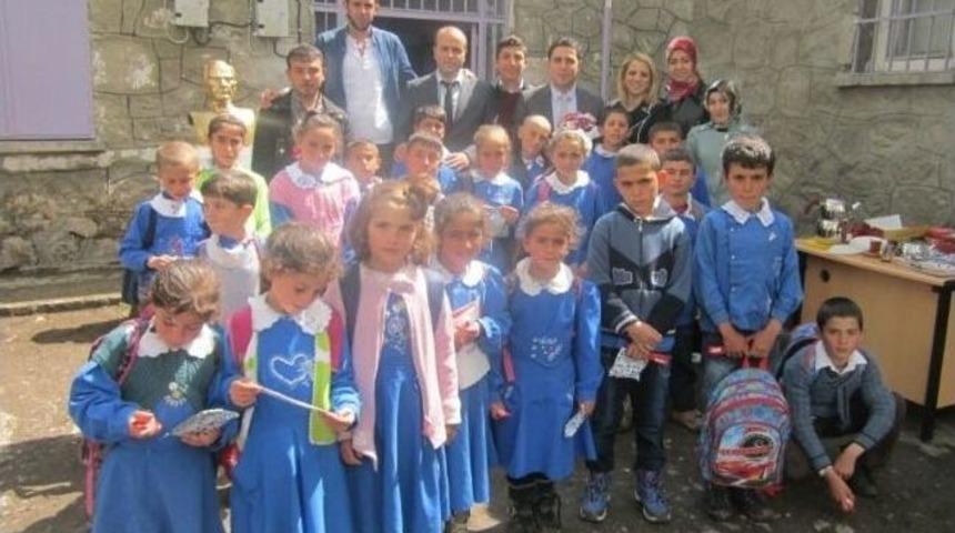 K&ouml;y Okulları &lsquo;sende Oku Paylaş&rsquo; Kampanyası İle K&uuml;t&uuml;phane Kazanıyor