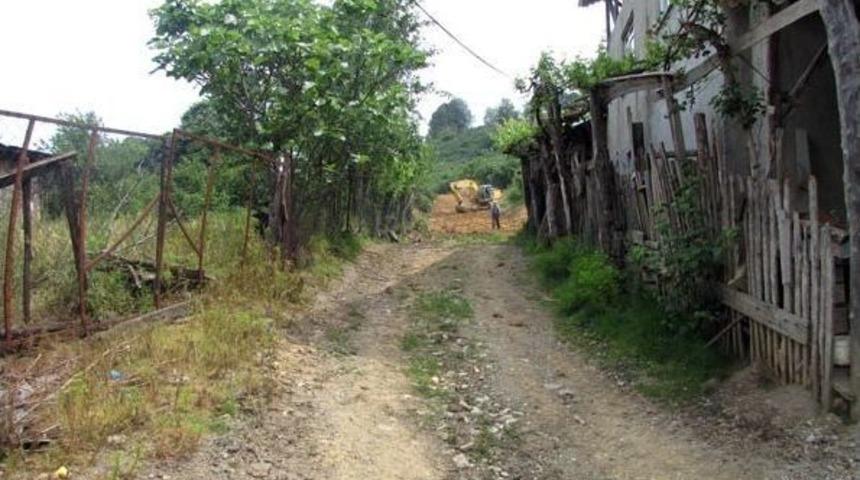 Ak&ccedil;akoca'da K&ouml;yler Arası Bağlantı Yolları Yapılıyor