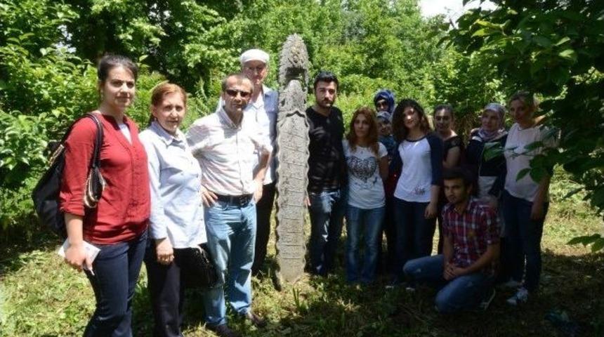 Kartepe Tarihi Mezarlığında Uygulamalı Ders