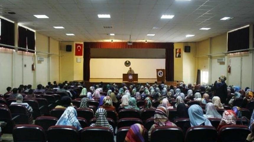 'geleceğe Gelenekle Y&uuml;r&uuml;mek' Adlı Konferans Ger&ccedil;ekleşti