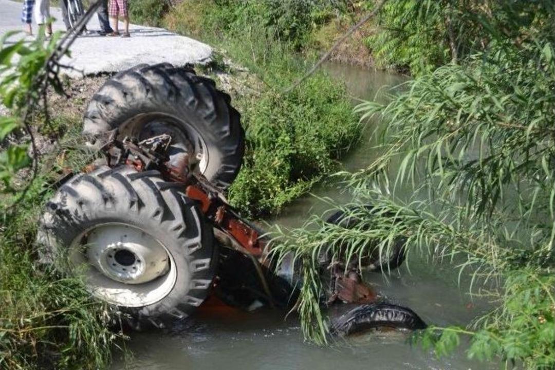 Seydikemer&rsquo;de Trakt&ouml;r Su Kanalına D&uuml;şt&uuml;: 1 &Ouml;l&uuml;, 1 Yaralı