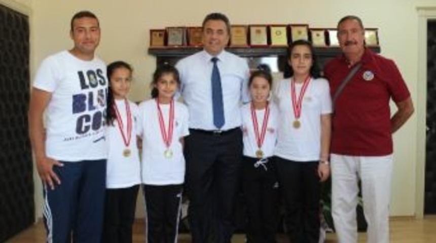 Bocce&rsquo;nin Yıldızlarından Gen&ccedil;lik Hizmetleri Ve Spor İl M&uuml;d&uuml;r&uuml; T&uuml;zken&rsquo;e Ziyaret