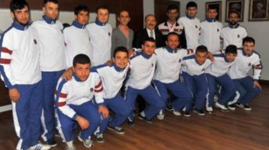 Engelli Futbolculara B&uuml;y&uuml;kşehir Desteği