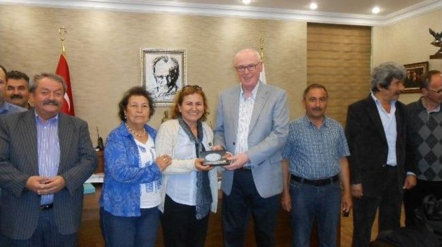 Burdurlu Hayvanseverler, Başkan Kurt&rsquo;u Ziyaret Etti