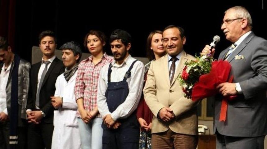 Boyacı Adlı Oyun Tiyatro Severler İle Buluştu