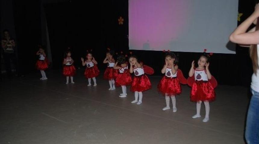 Miniklerin Yıl Sonu Etkinliği B&uuml;y&uuml;k İlgi G&ouml;rd&uuml;