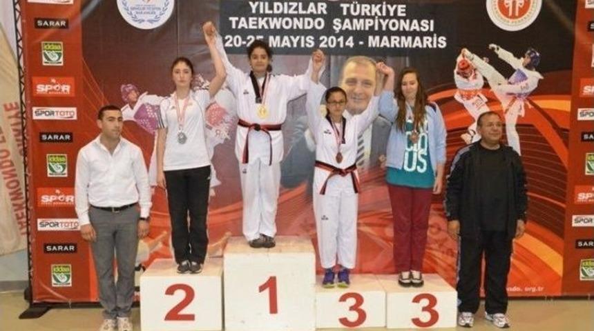 Karamanlı Tekvandoculardan Altın Ve G&uuml;m&uuml;ş Madalya