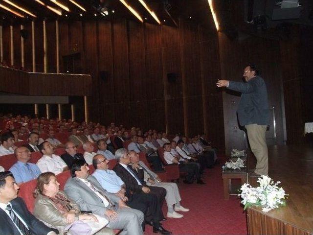 Sakarya’da Okul Müdürlerine “21. Yüzyıl Pedagojisi” Konferansı