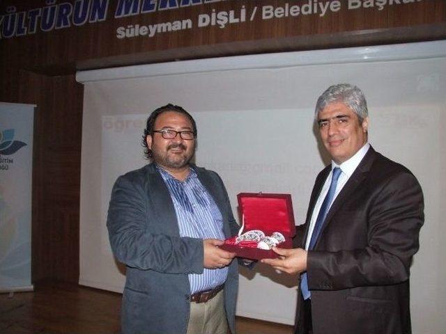 Sakarya’da Okul Müdürlerine “21. Yüzyıl Pedagojisi” Konferansı