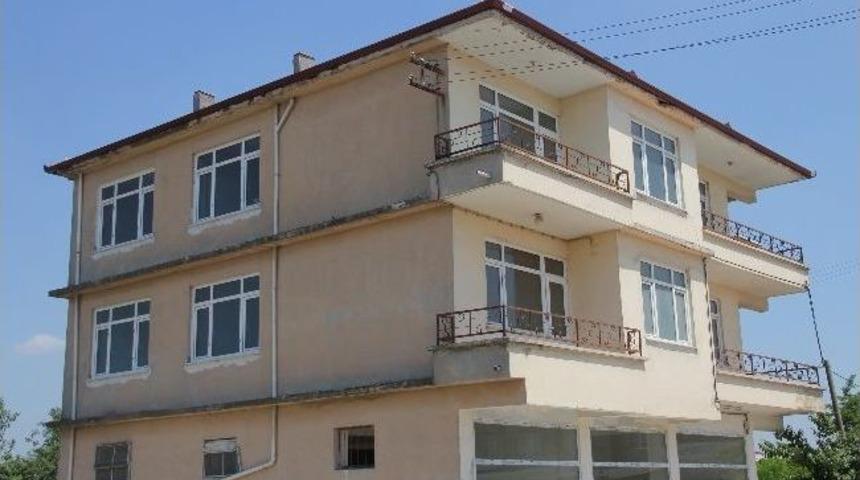 Sakarya'da Orta Hasarlı Binalarda Yaşam S&uuml;r&uuml;yor