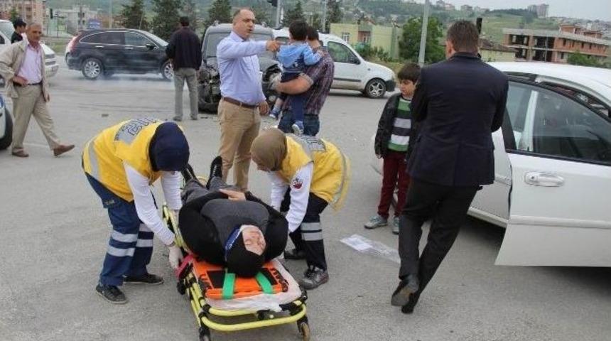 Hastane D&ouml;n&uuml;ş&uuml; Kaza: 3 Yaralı