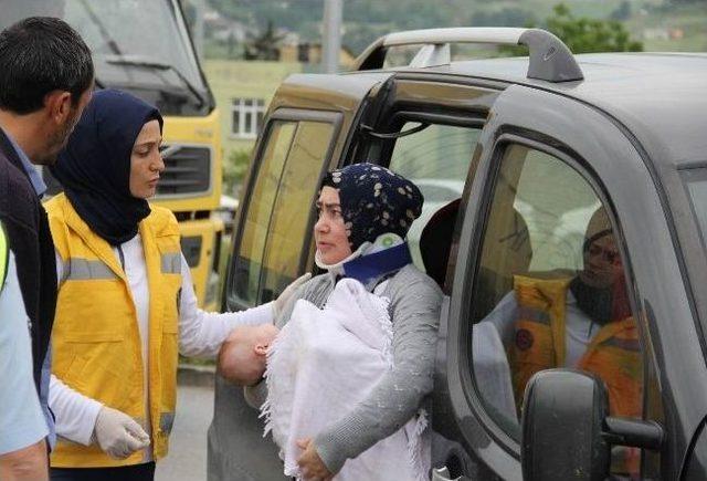 Hastane Dönüşü Kaza: 3 Yaralı