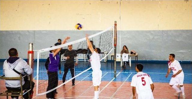 Ahlat’ta Voleybol Turnuvası