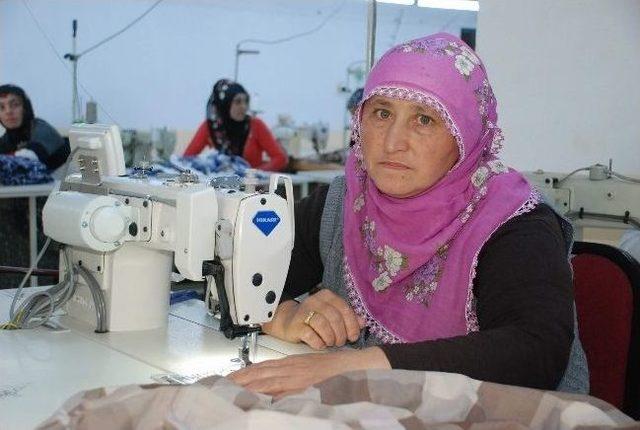 Tarlada Değil, Tekstilde Çalışmaktan Mutlular