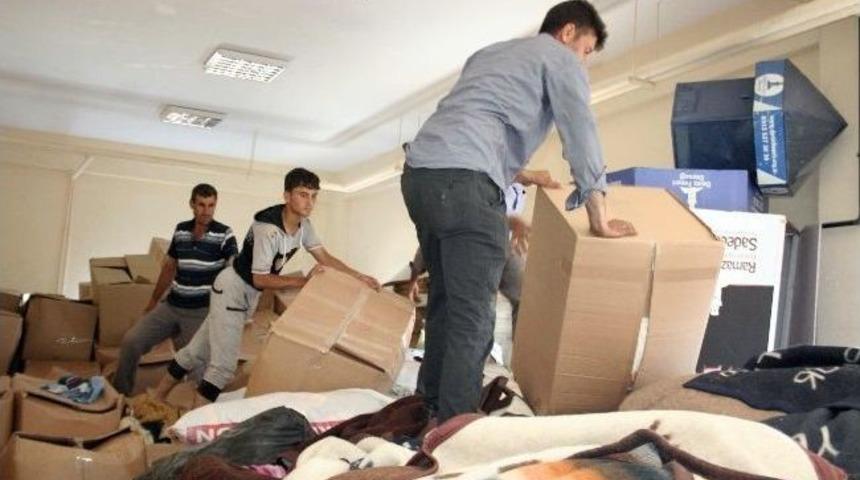 Suriye&rsquo;ye 200 Bin Tl'lik İla&ccedil; Yardımı