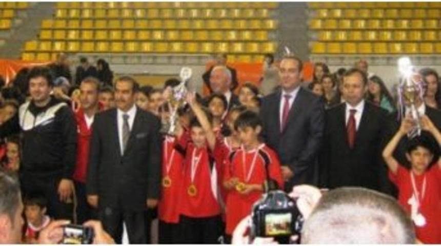 Sincan&rsquo;da &Ccedil;ocuklar, Geleneksel Oyunlarla Eğlendi