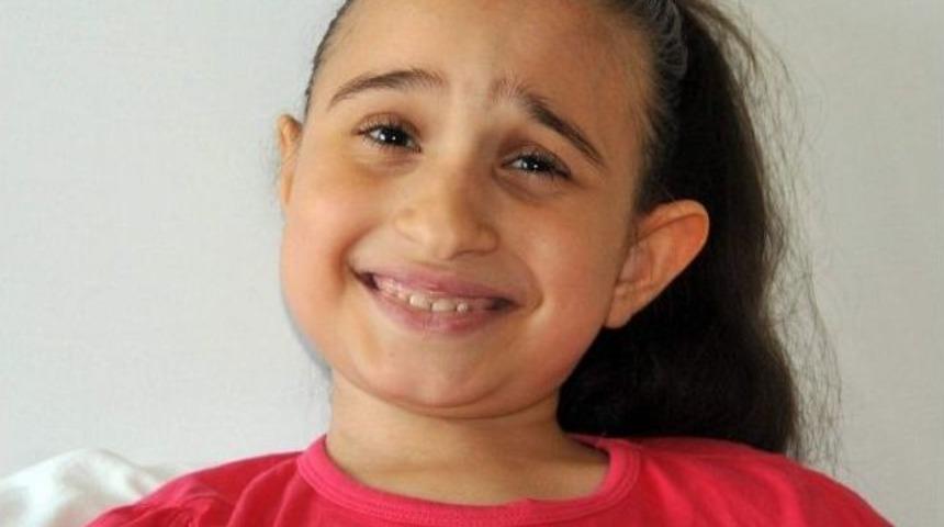 10 Yaşındaki Aleyna, Ağabeyinin Arkadaşının B&ouml;breğiyle Yaşama Tutundu