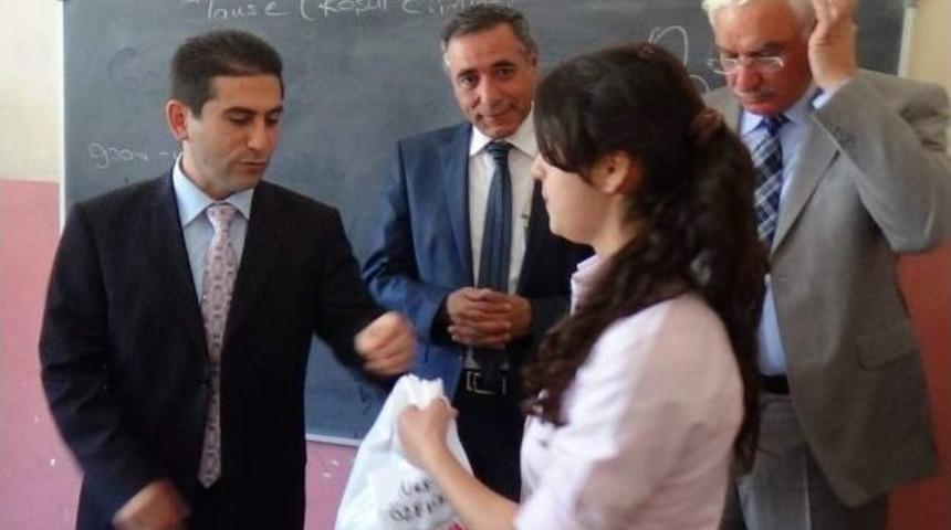 Kızılay&rsquo;dan Dar Gelirli &Ouml;ğrencilere Giyim Yardımı