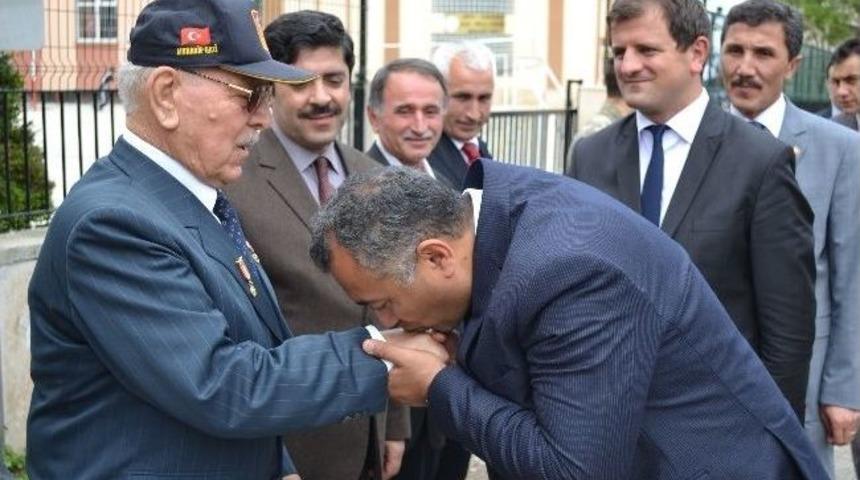 Vali Kenan &Ccedil;ift&ccedil;i, Vatandaşlarla Vedalaştı