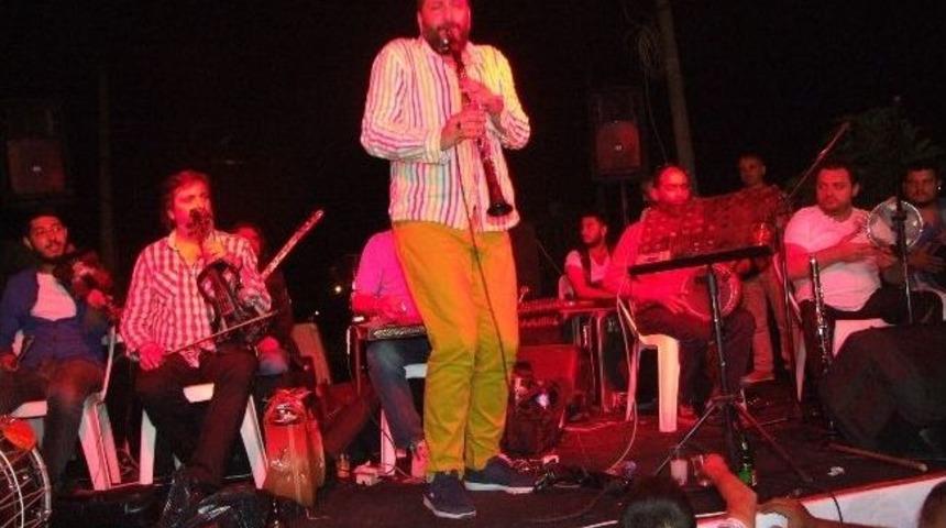 Klarnet &Uuml;stadı Şenlendirici Şark&ouml;y'&uuml; Şenlendirdi