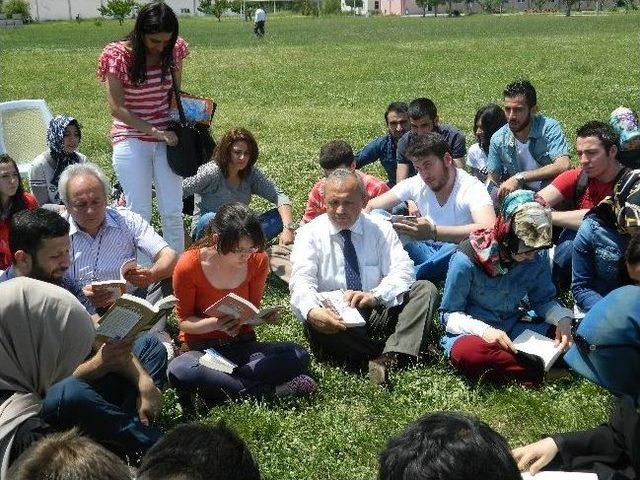 Kırklareli Üniversitesi Öğrencileri Kitap Okudu