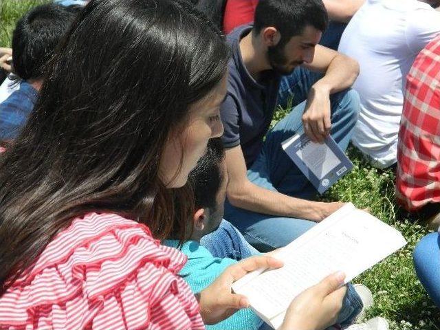 Kırklareli Üniversitesi Öğrencileri Kitap Okudu