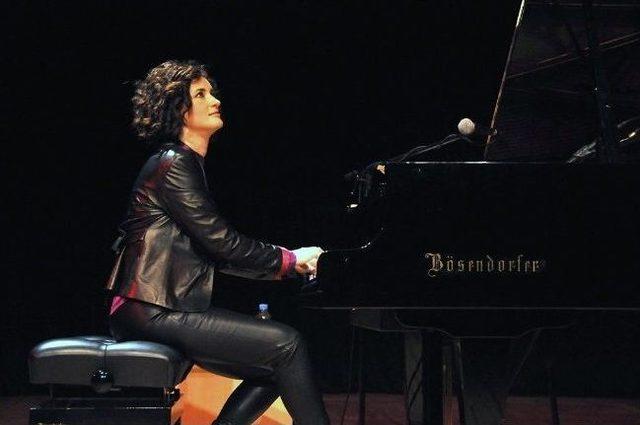 Anjelika Akbar, Sakaryalı Sanatseverler İle Bir Araya Geliyor 1