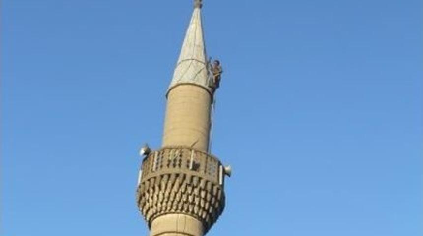 Depremde Hasar G&ouml;ren Cami Minaresi Onarıldı