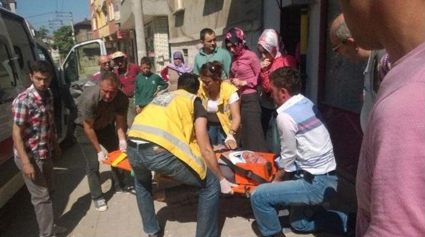 İnşaattan D&uuml;şen Kalas Kafasına İsabet Etti