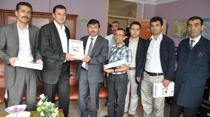 Robot Yarışmasında Derece Elde Eden &Ouml;ğrenci Ve &Ouml;ğretmenler &Ouml;d&uuml;llendirildi