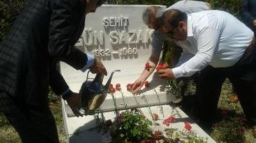 Şehit G&uuml;n Sazak Mezarı Başında Anıldı
