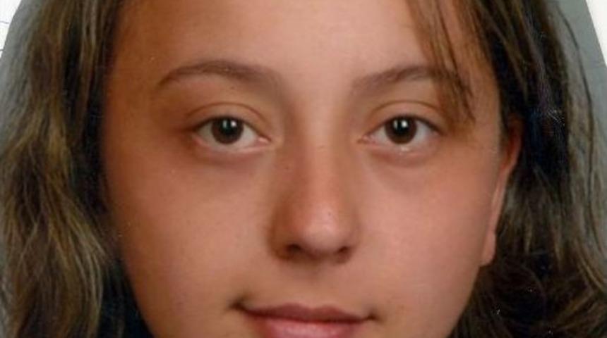 İl&ccedil;e İl&ccedil;e Dolaşıp Kayıp Eşini Arıyor