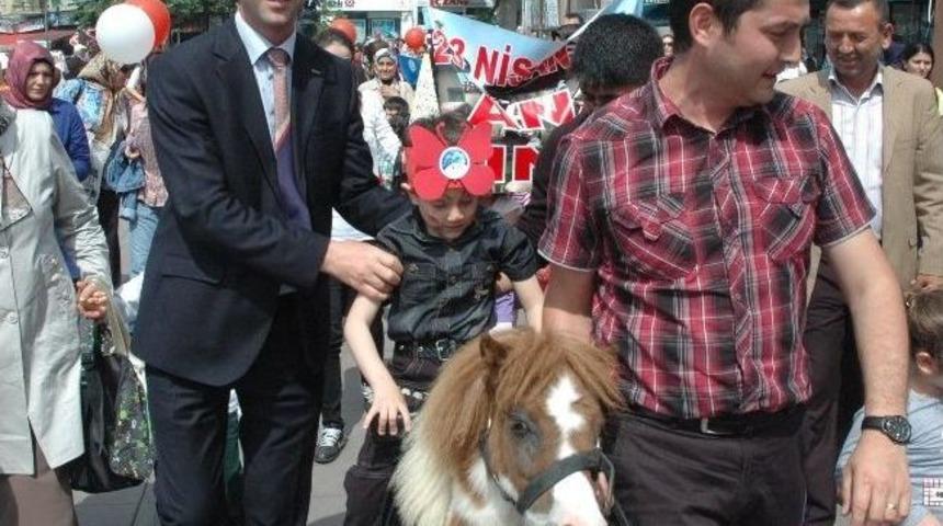 Giresun&rsquo;da Okul &Ouml;ncesi Eğitim Şenliği'nde Atlı Y&uuml;r&uuml;y&uuml;ş