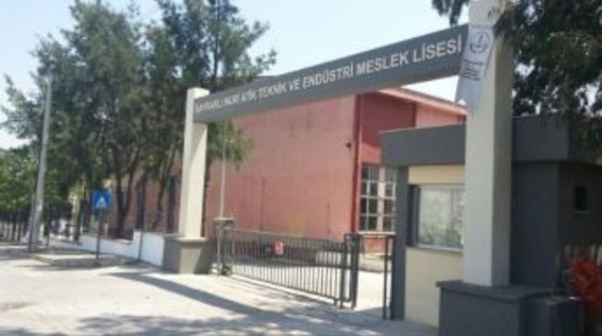 Lisede Bı&ccedil;aklı Dehşet