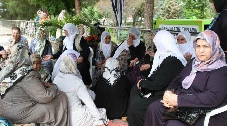 &Ccedil;ocukları Dağa Ka&ccedil;ırılan Annelerden Başbakan'a Teşekk&uuml;r