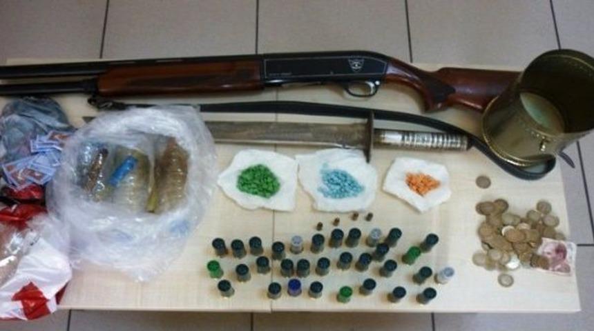 İzmir'de Uyuşturucu Operasyonları