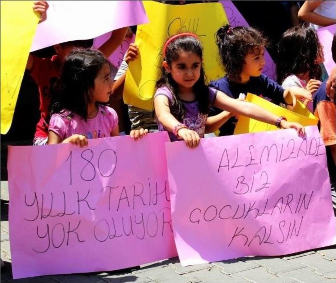 (&ouml;zel Haber ) - Balıkesir&rsquo;de, "okulumu Kapatmayın" Eylemi