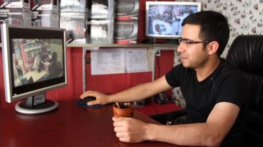 Depremin En &Ccedil;ok Konuşulan İsmi, O Anları Anlattı