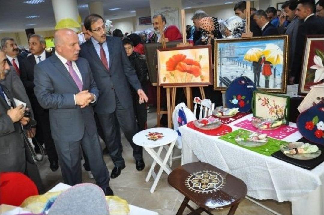 Paland&ouml;ken Belediyesi Recep Tayyip Erdoğan K&uuml;lt&uuml;r Merkezinin İlk Kursiyerleri H&uuml;nerlerini Sergiledi