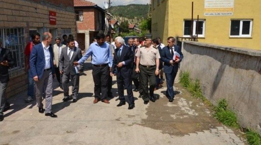 Vali Alimoğlu Cumayını K&ouml;y&uuml;nde İncelemelerde Bulundu