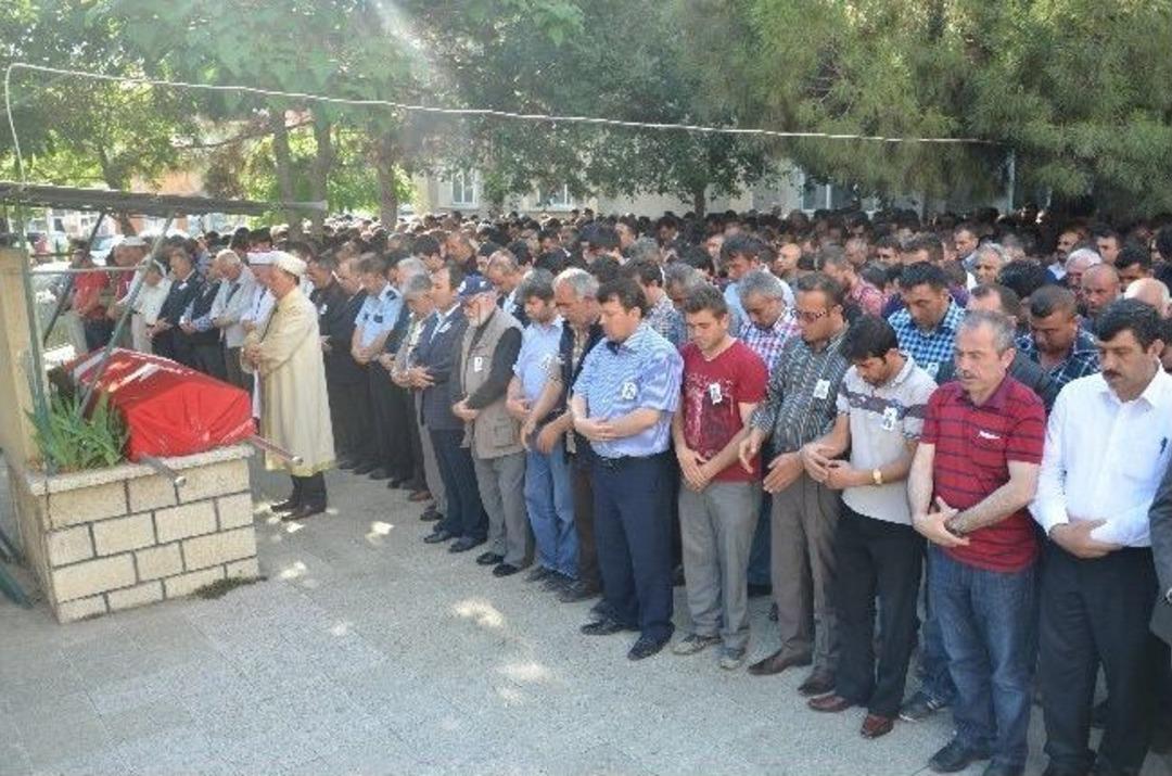 &Ccedil;orum'da Sele Kapılarak &Ouml;len İş&ccedil;i Toprağa Verildi