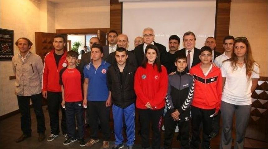 Rize&rsquo;de Başarılı Sporculara &Ouml;d&uuml;lleri Verildi