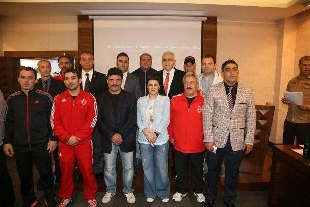 Rize’de Başarılı Sporculara Ödülleri Verildi